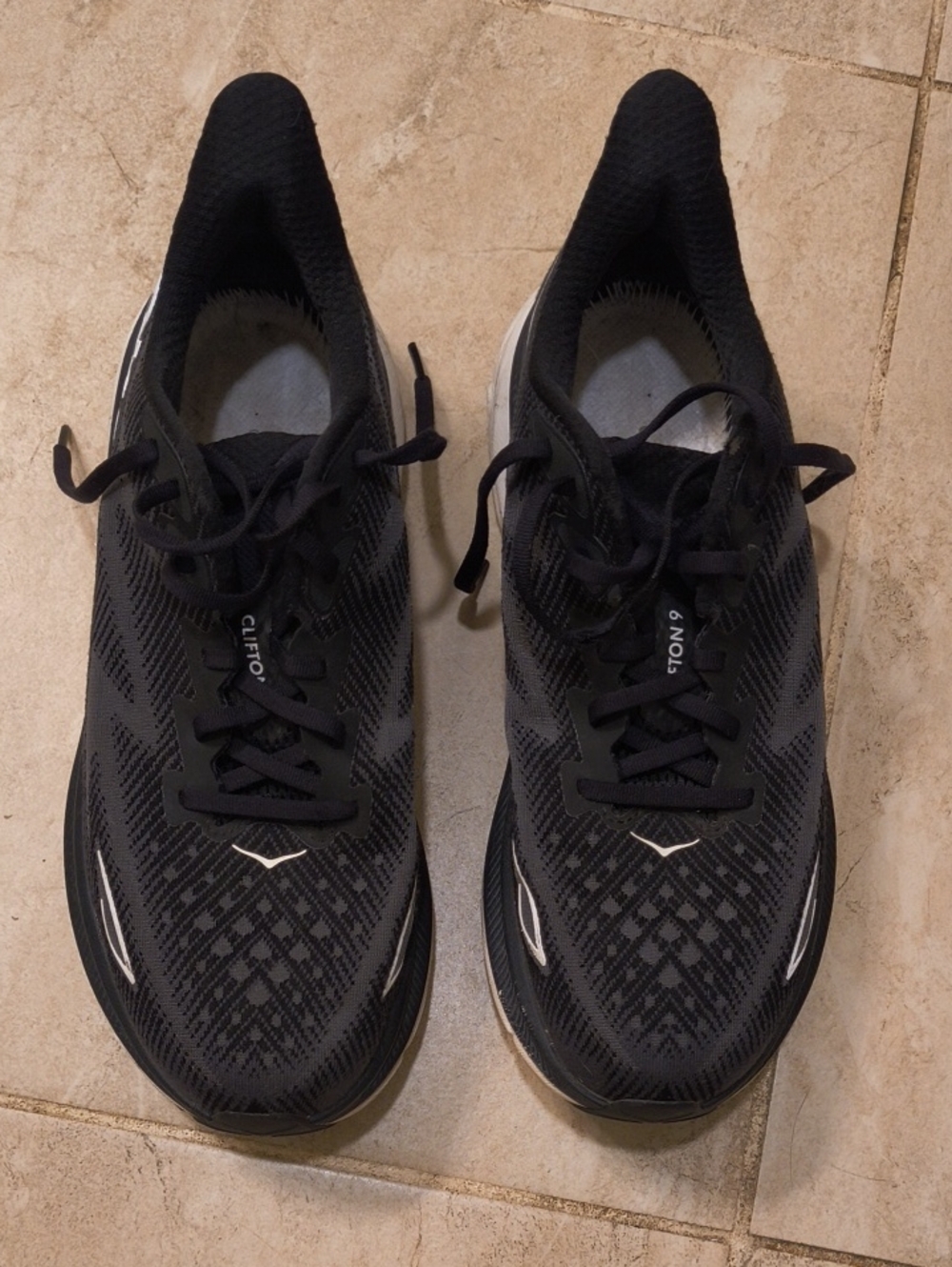 Hoka Clifton 9. (11 D)